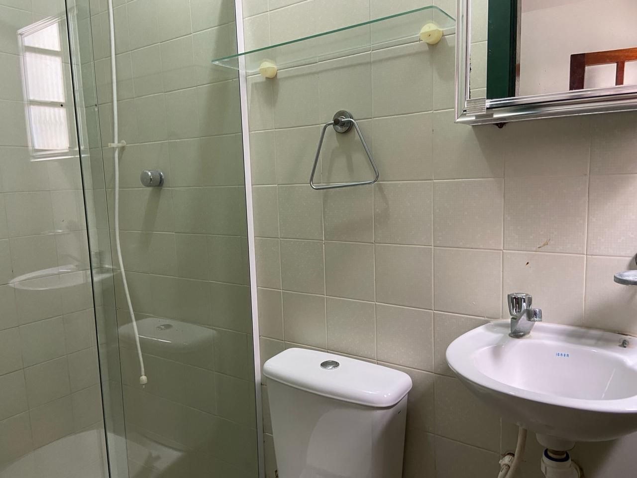  - Linda casa duplex em condomínio à venda em Cabo Frio, a Passos da praia e da praça do Moinho, Financia.