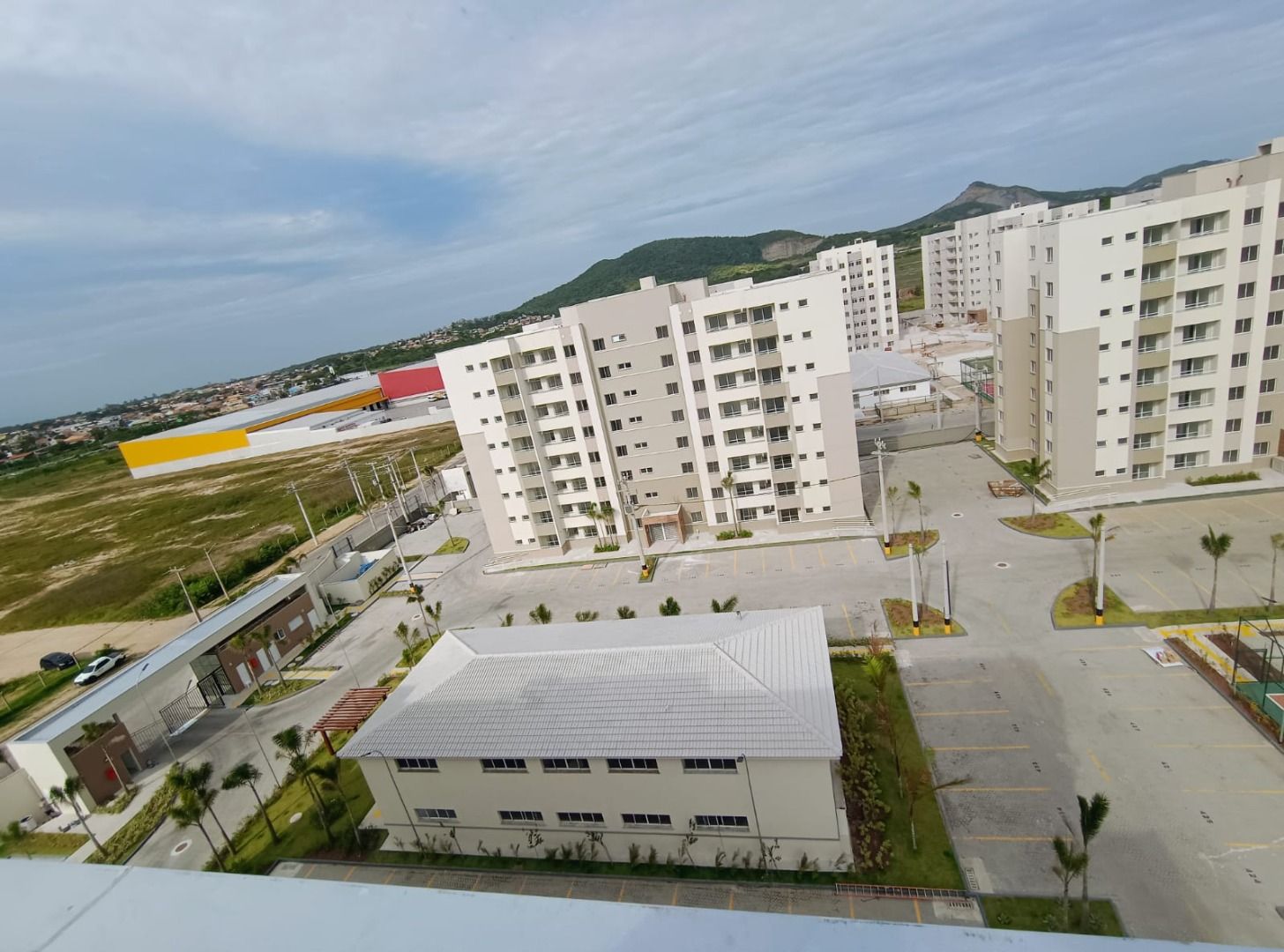  - Lindo apartamento para viver no bairro mais badalado de São Pedro da Aldeia. Quase em ponto de morar para ser liberada a obra.